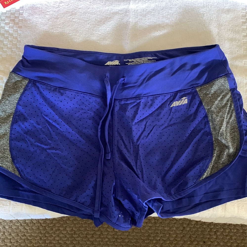 Avia shorts- nearly new!